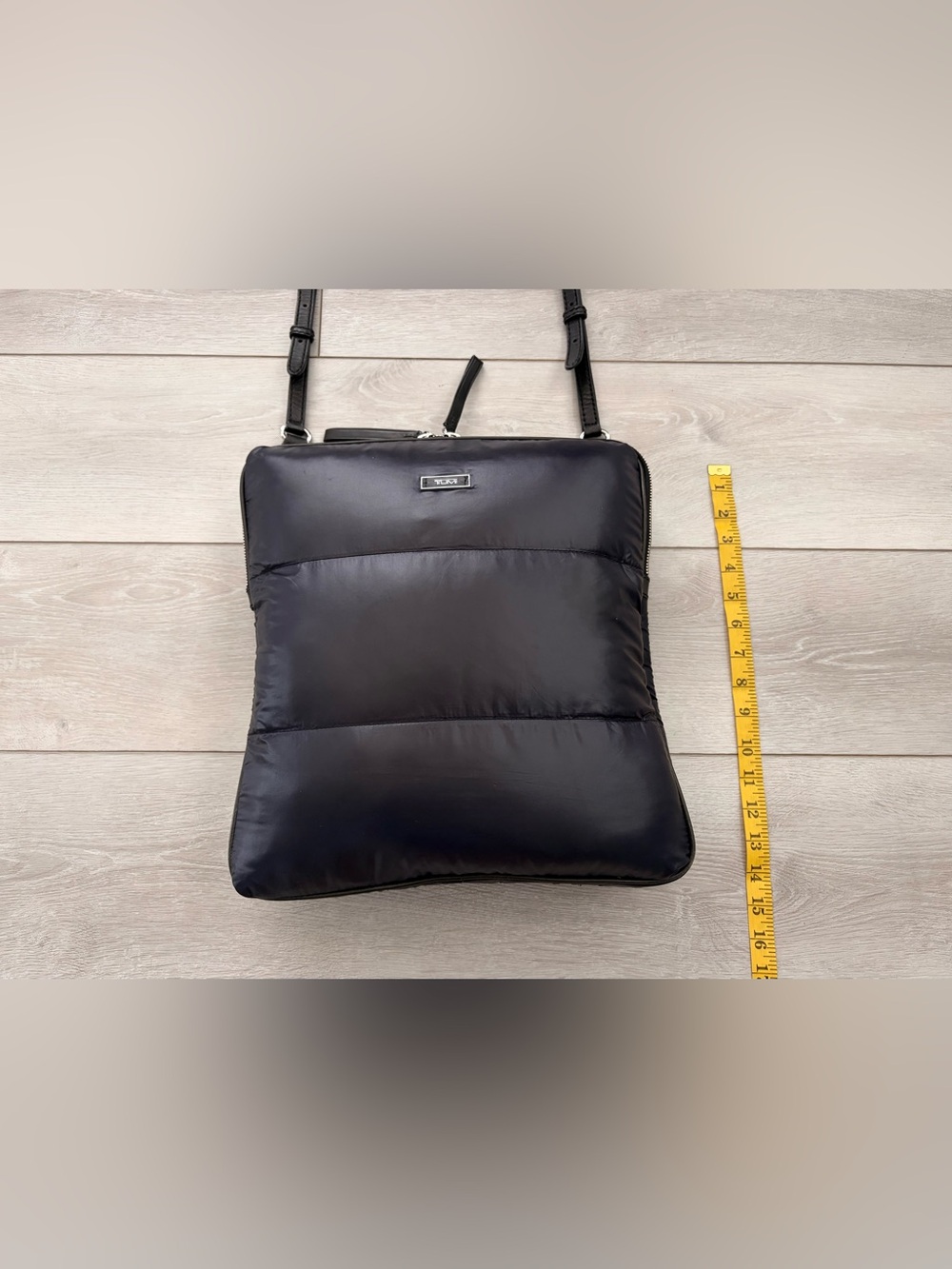 NWOT Tumi Black Puffer Laptop Crossbody Bag - Picture 11 of 12